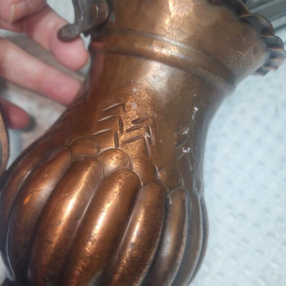 VINTAGE ANTIQUE EUC HAMMERED TINNED COPPER EGYPTIAN PITCHER PATINA - Picture 6 of 8